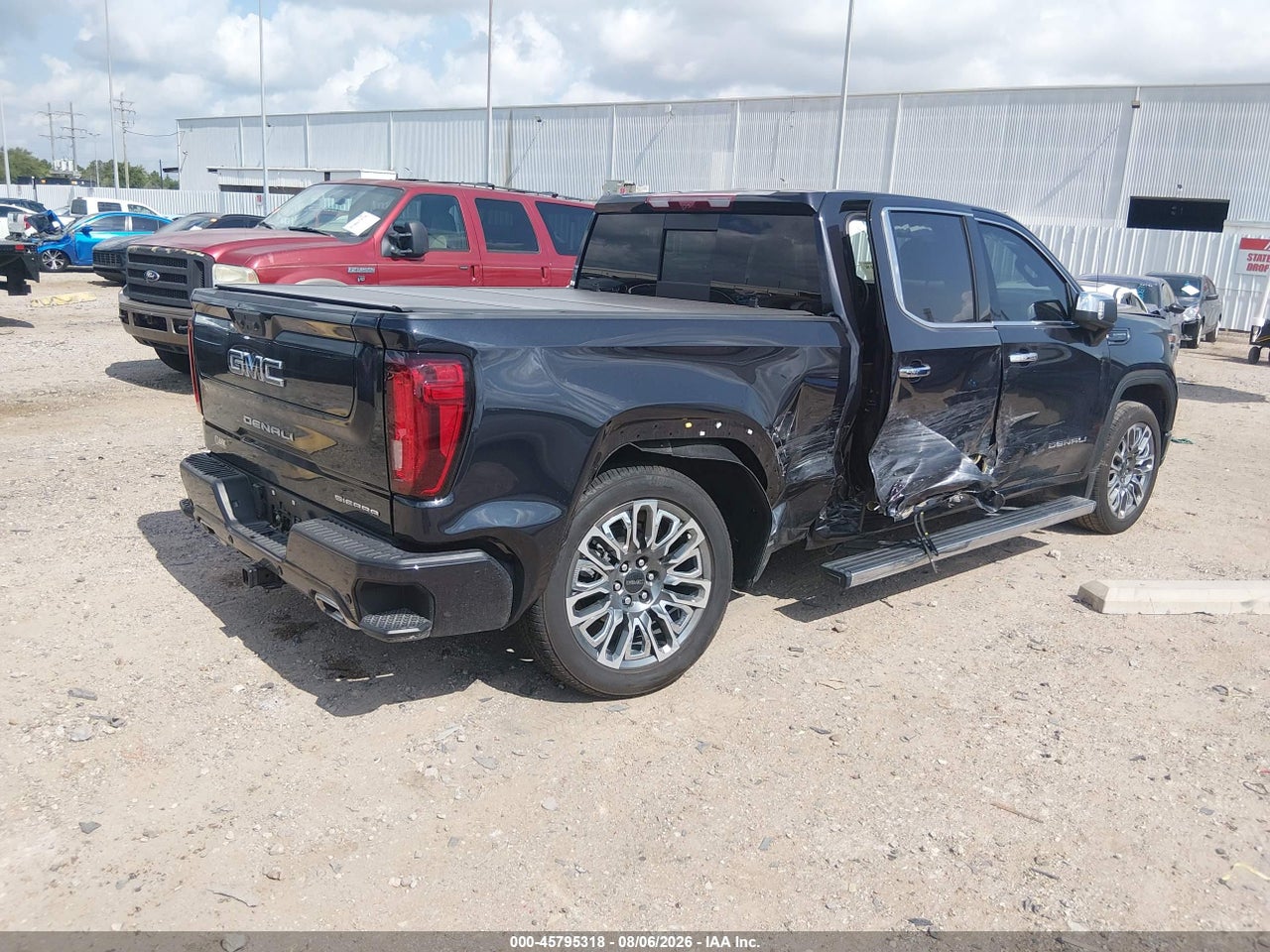 2026 GMC SIERRA 1500 , SHORT BED, DENALI ULTIMATE, 4WD · 4/10