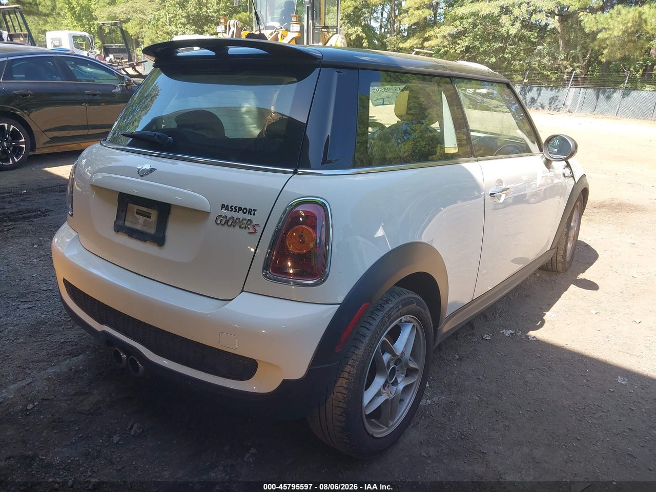 2010 MINI COOPER S · 4/10