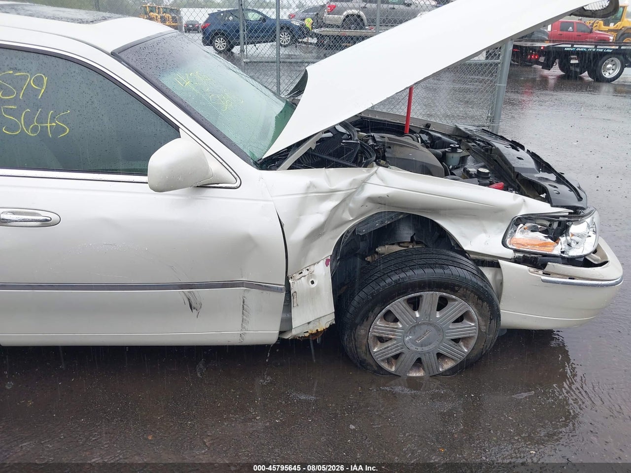 2004 LINCOLN TOWN CAR ULTIMATE · 6/11