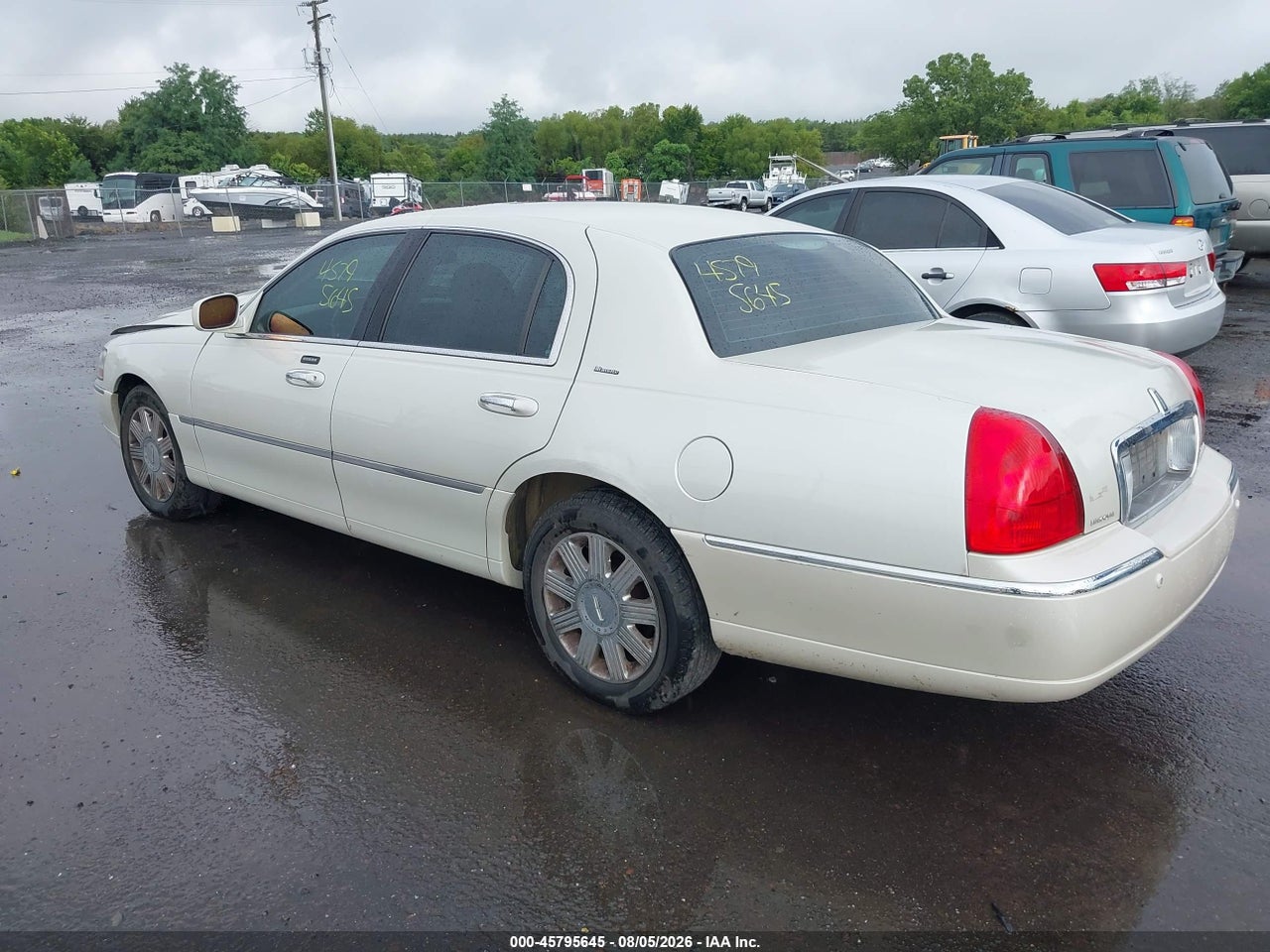 2004 LINCOLN TOWN CAR ULTIMATE · 3/11