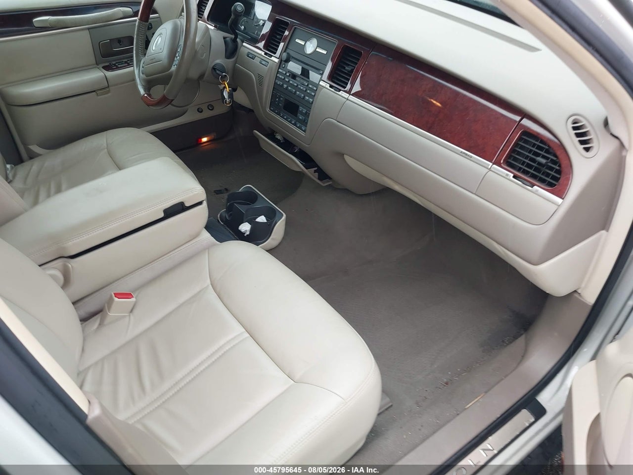 2004 LINCOLN TOWN CAR ULTIMATE · 5/11