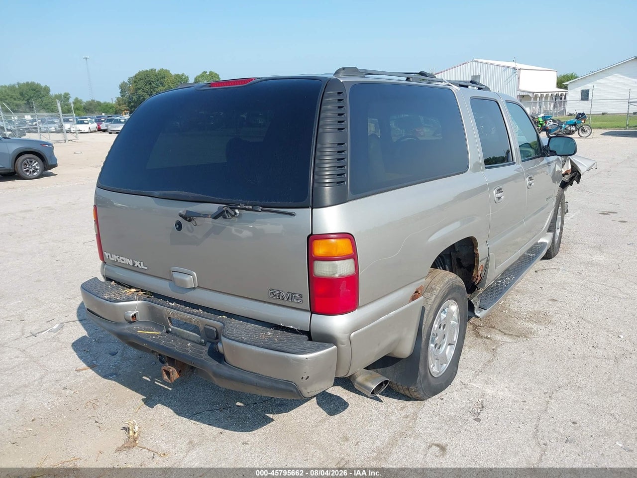 2002 GMC YUKON XL 1500 DENALI · 4/11