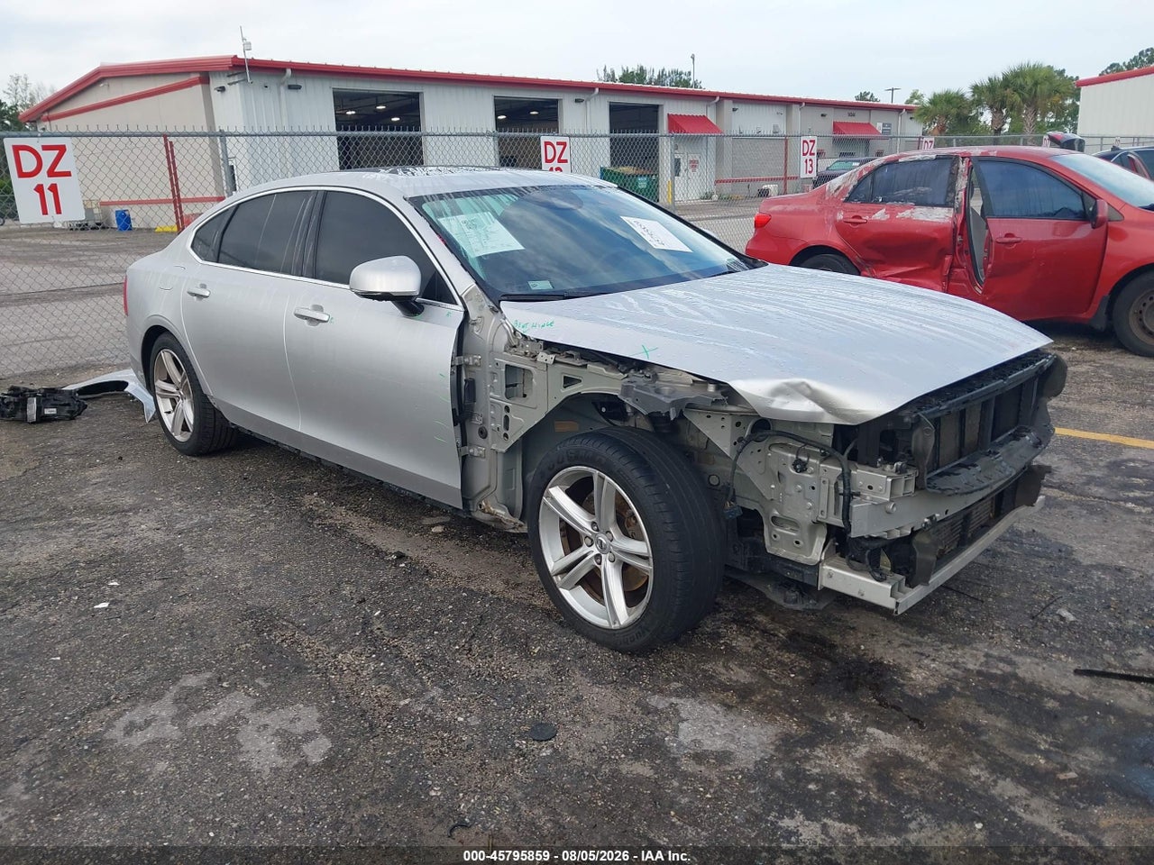 LVY982AK3JP****** · 2018 VOLVO S90 T5 MOMENTUM