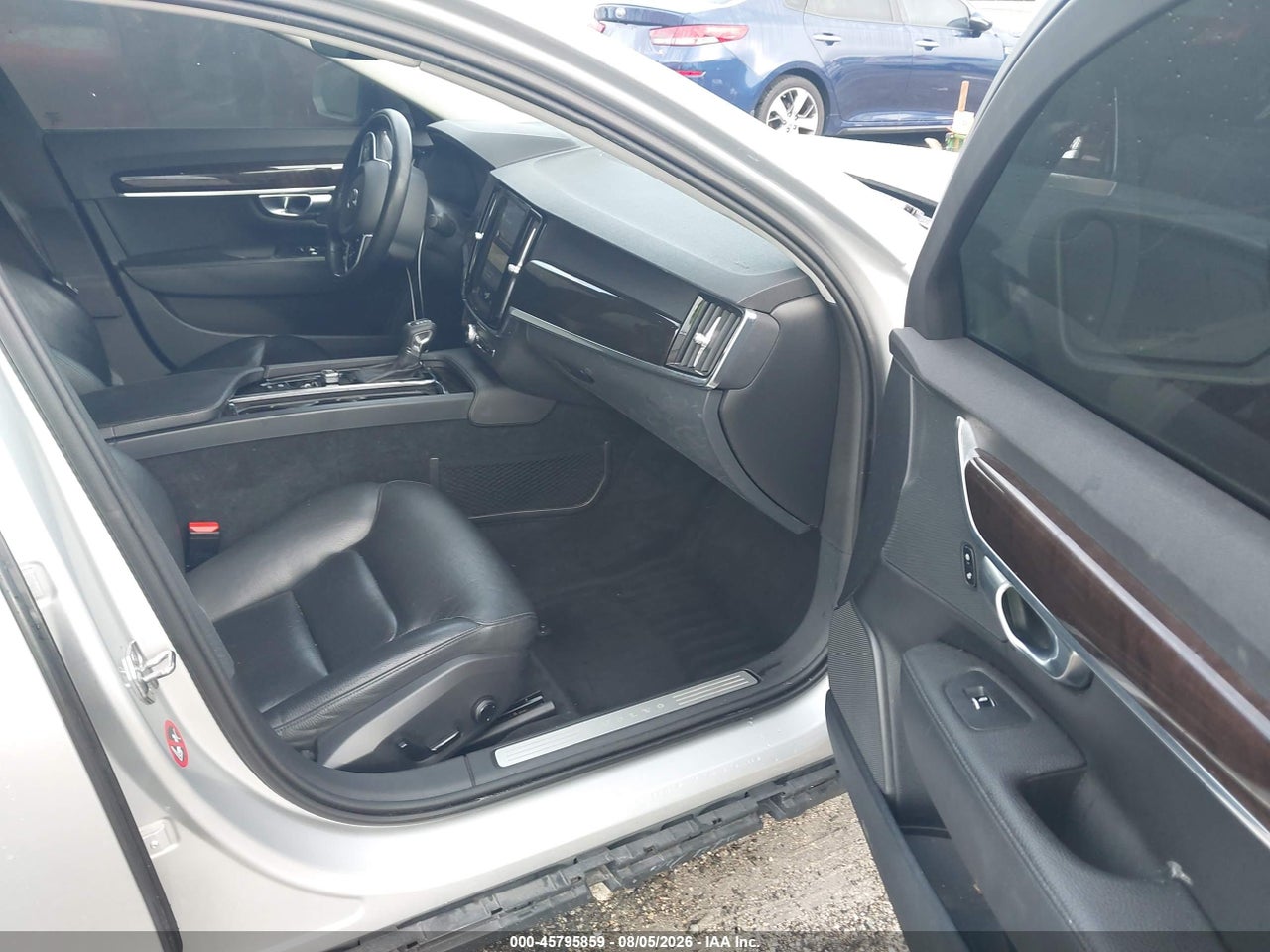 2018 VOLVO S90 T5 MOMENTUM · 5/11