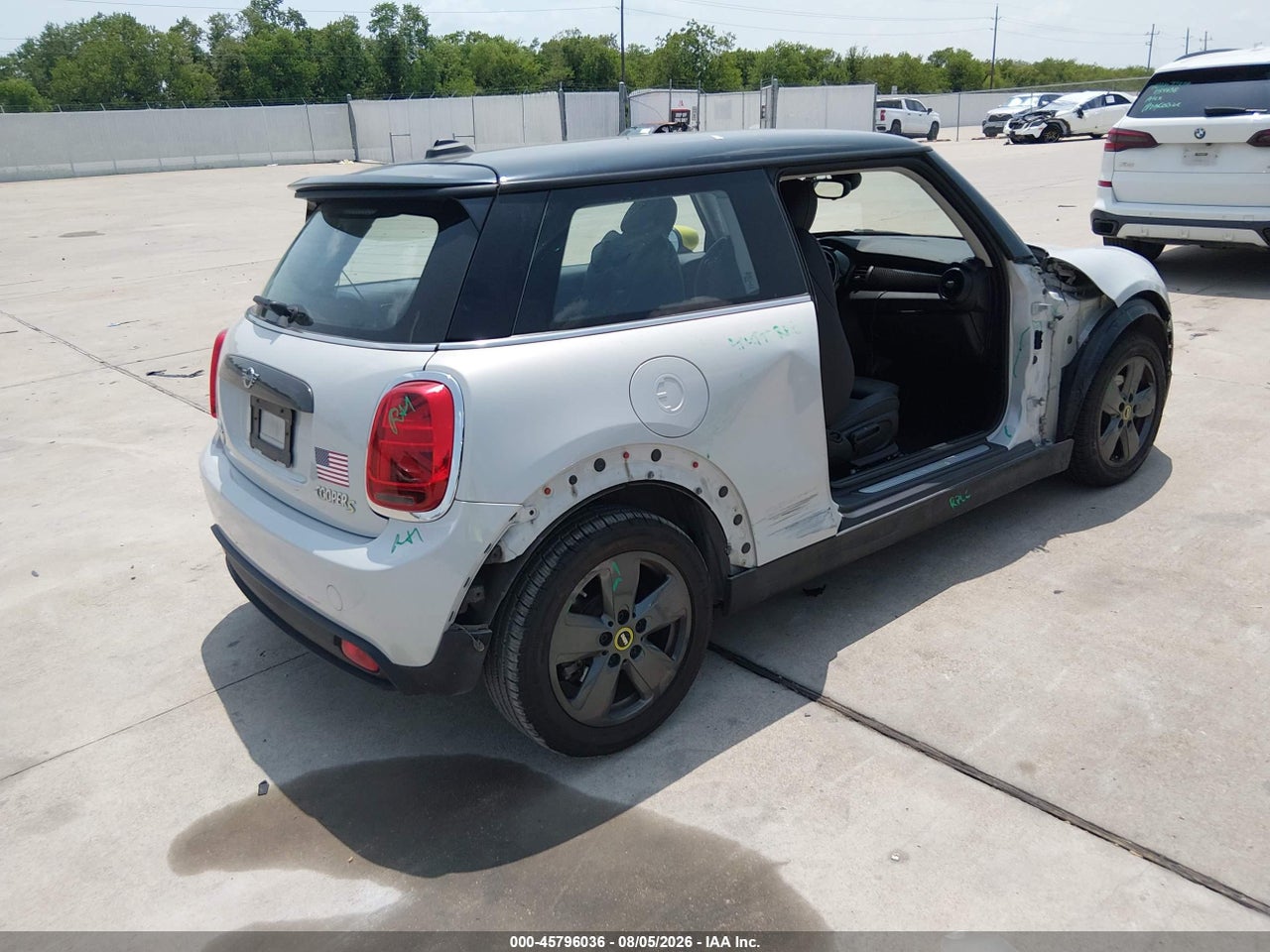 2021 MINI SE HARDTOP COOPER · 4/11