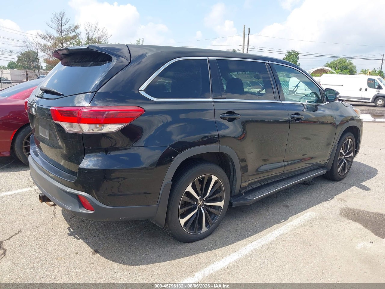 2017 TOYOTA HIGHLANDER LE · 4/11