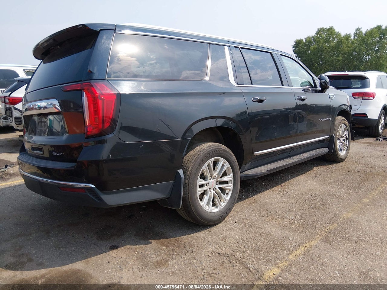 2021 GMC YUKON XL 4WD SLT · 4/11