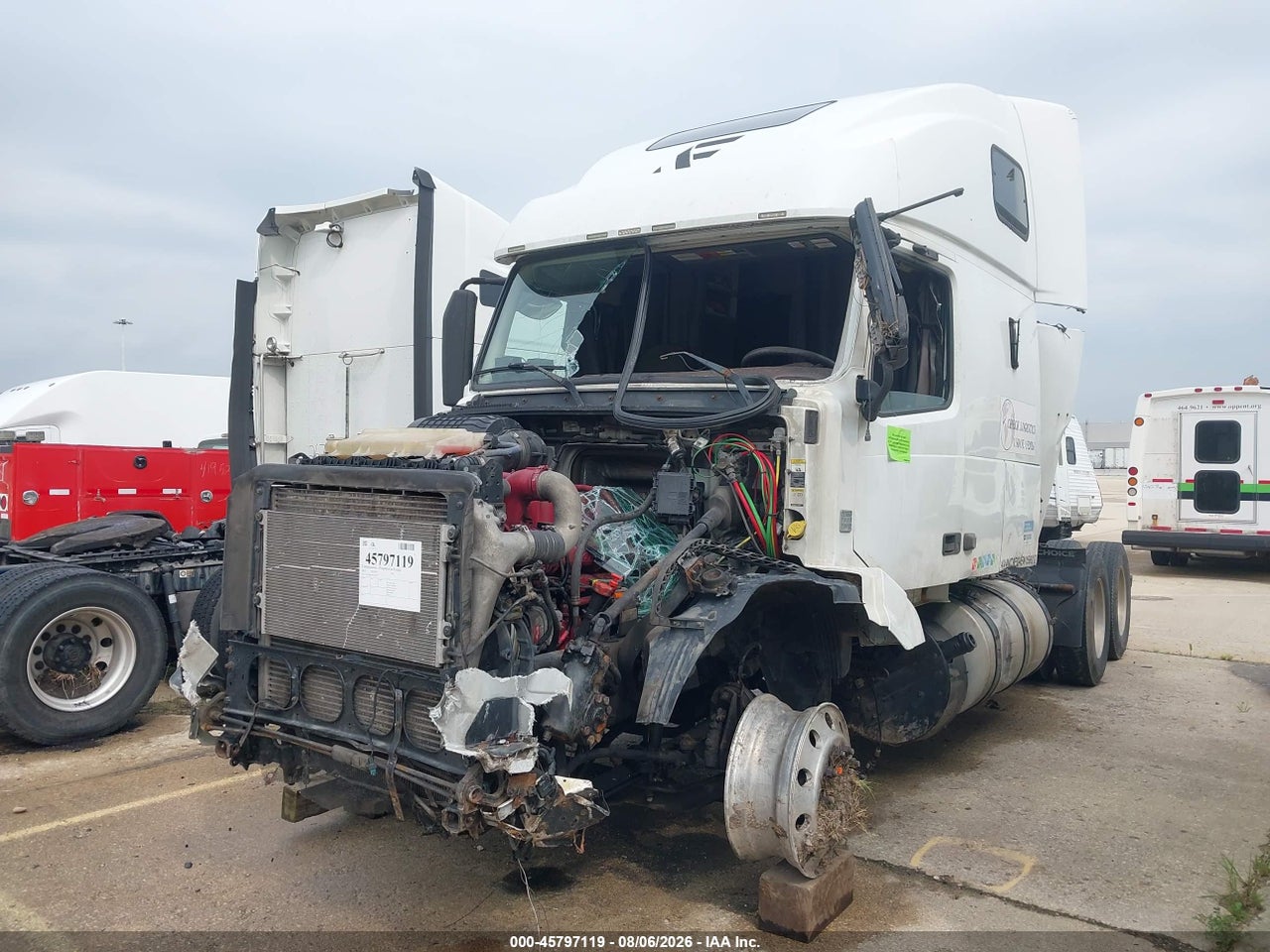 2014 VOLVO VN   · 2/4