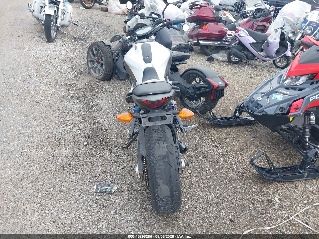 2015 YAMAHA FZ07 · 6/10