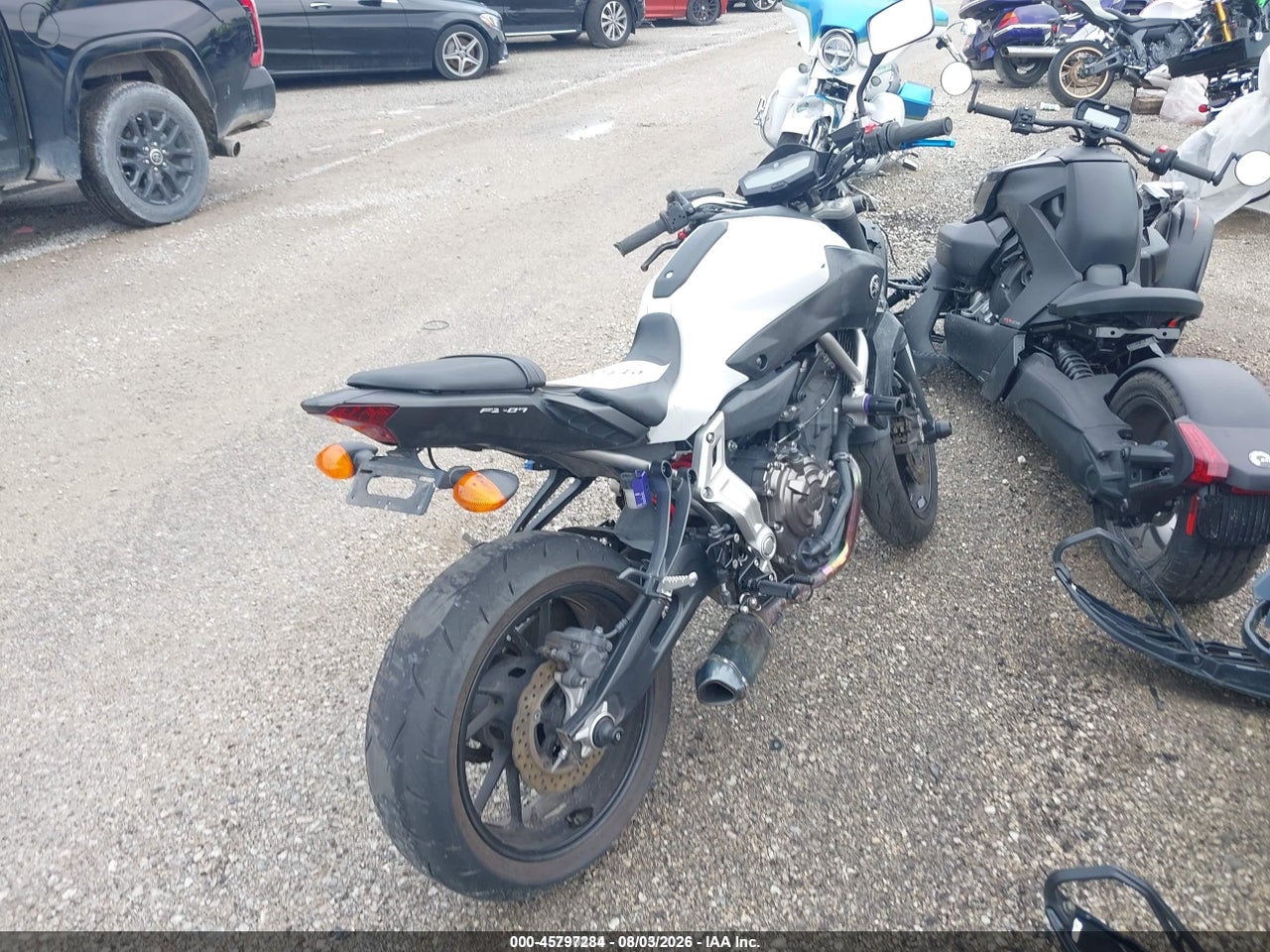 2015 YAMAHA FZ07 · 4/10