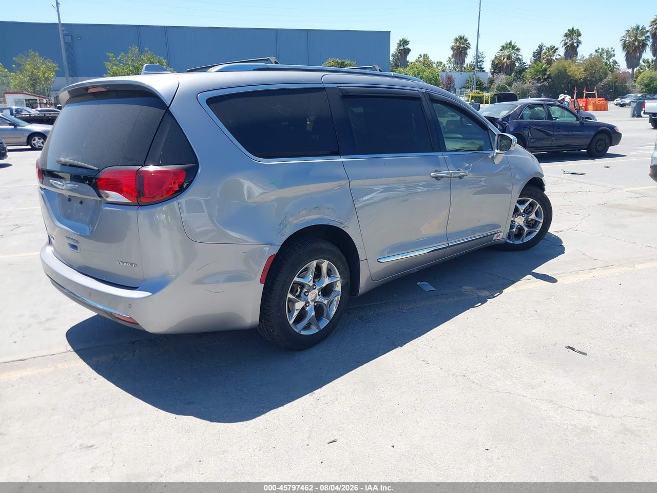 2018 CHRYSLER PACIFICA LIMITED · 4/11