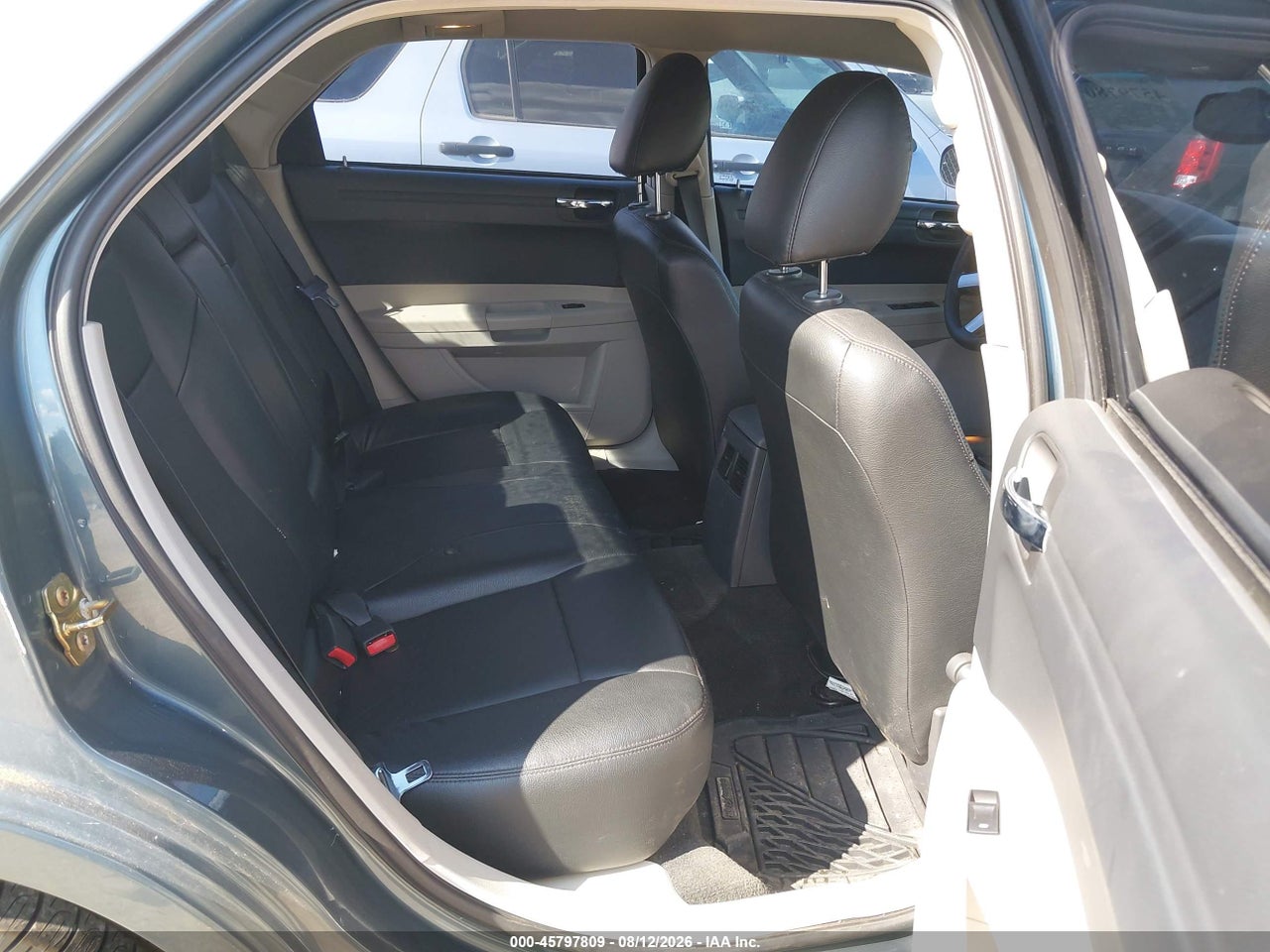 2C3KA43R56H****** · 2006 CHRYSLER 300   · 8/11
