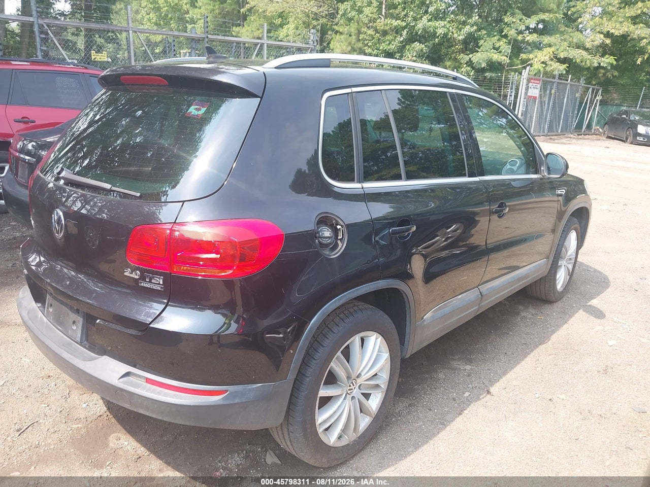 2013 VOLKSWAGEN TIGUAN SE · 4/11