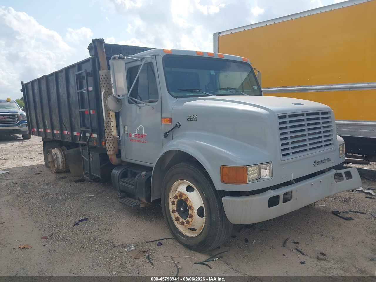 1HTSCAAL41H****** · 2001 INTERNATIONAL 4000 4700