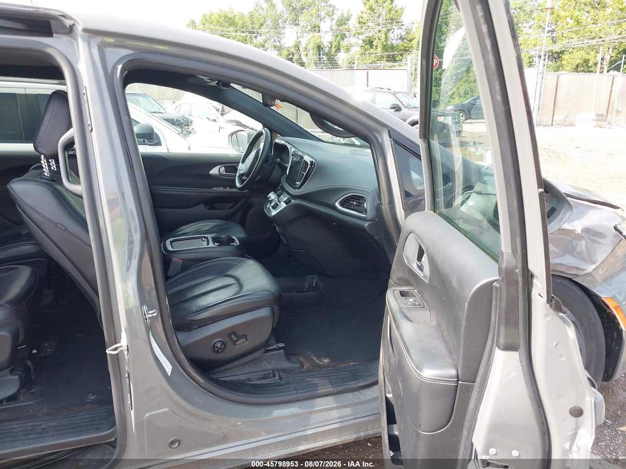 2022 CHRYSLER PACIFICA HYBRID TOURING L · 5/11