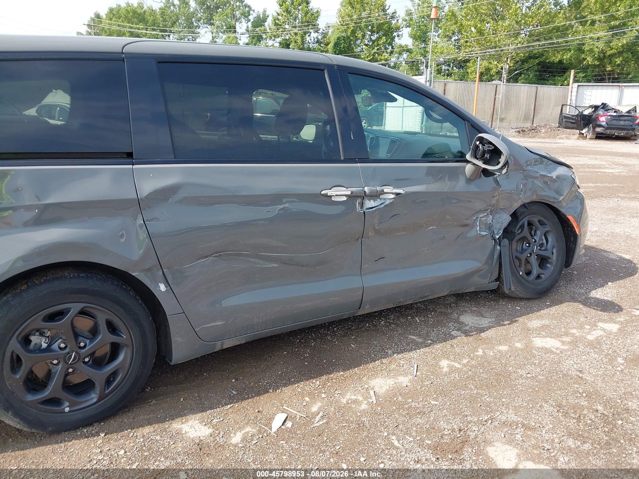 2022 CHRYSLER PACIFICA HYBRID TOURING L · 6/11