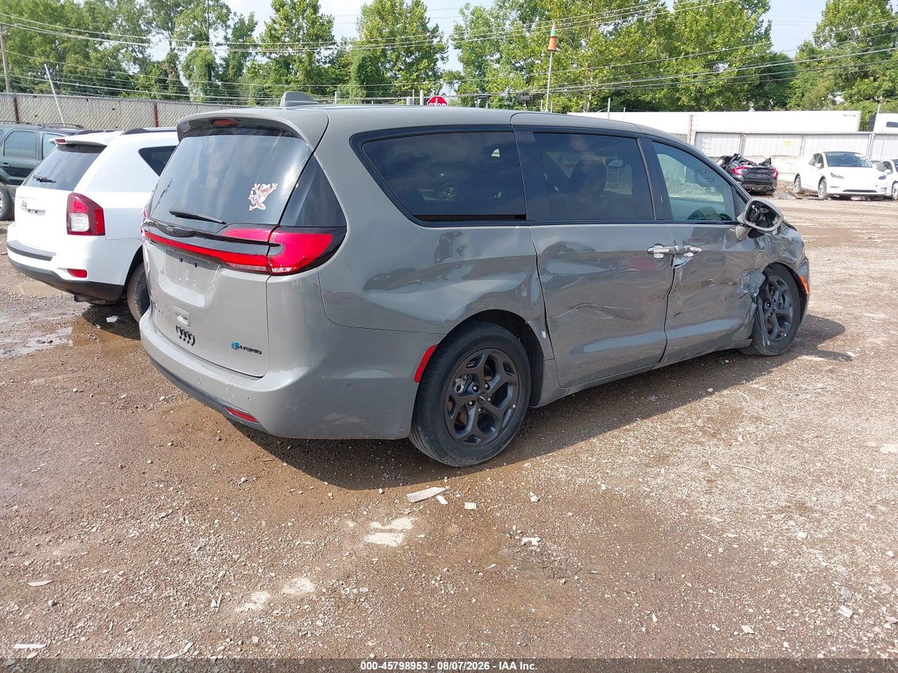2022 CHRYSLER PACIFICA HYBRID TOURING L · 4/11