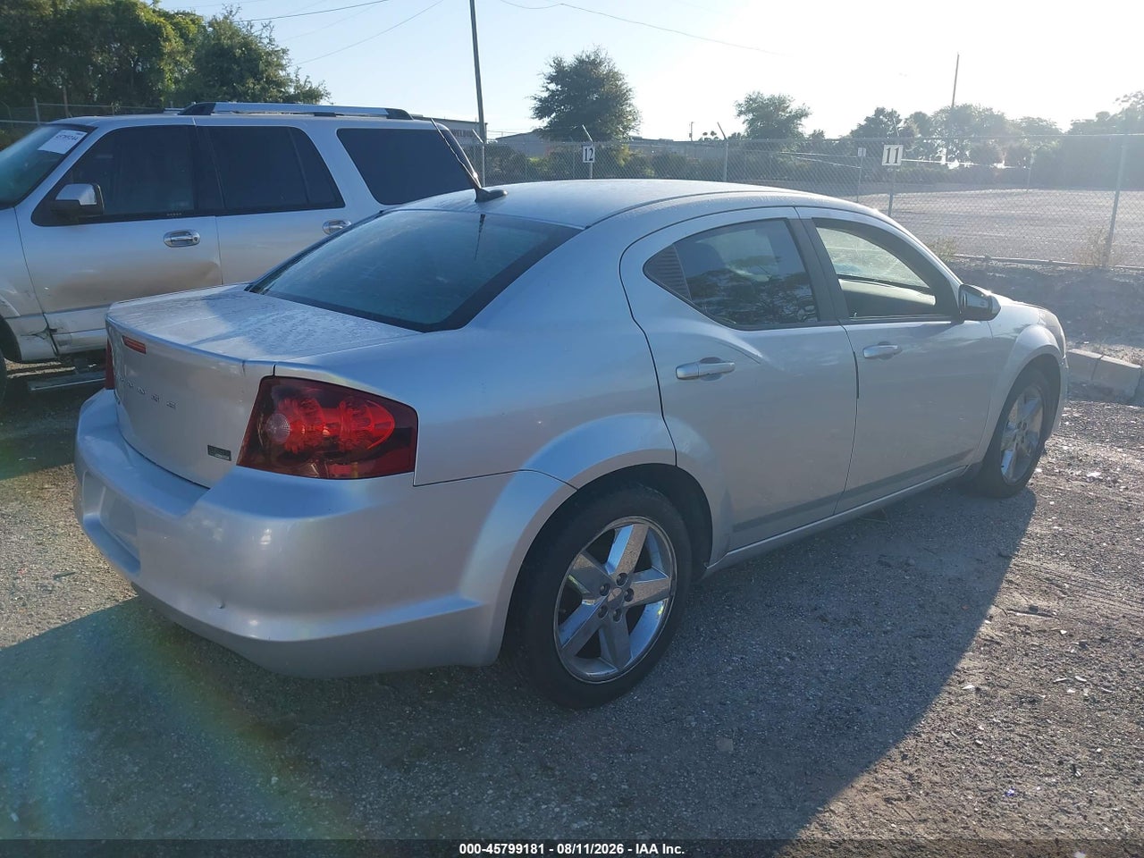 2011 DODGE AVENGER LUX · 4/11