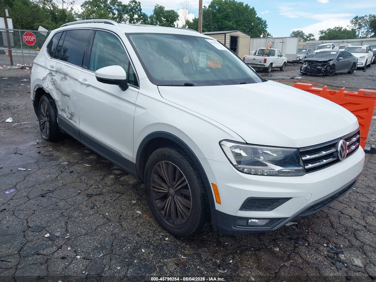 3VV3B7AX5JM****** · 2018 VOLKSWAGEN TIGUAN 2.0T SE/2.0T SEL