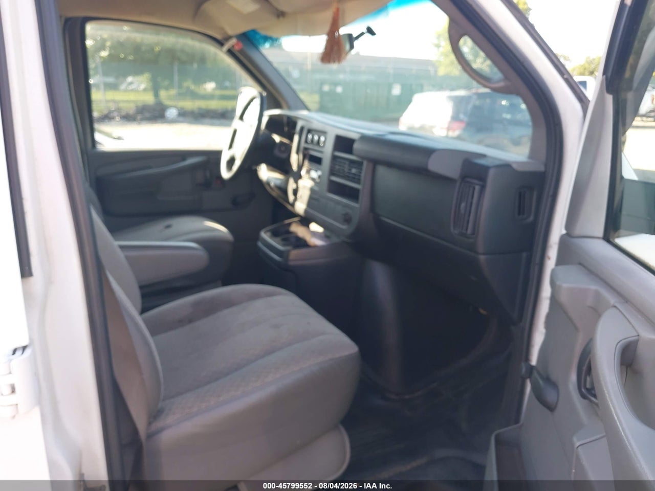 2011 CHEVROLET EXPRESS 1500 WORK VAN · 5/11