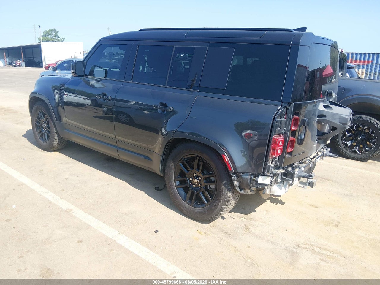 2025 LAND ROVER DEFENDER 110 P300 · 3/11