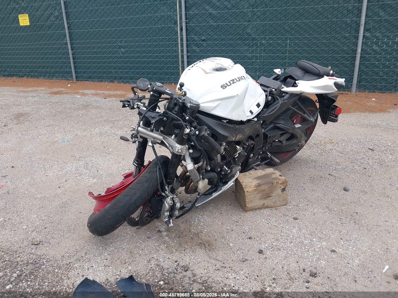 2025 SUZUKI GSX-R600 · 2/11