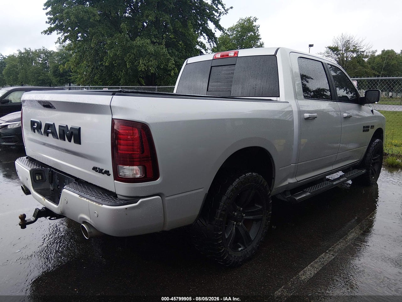 2017 RAM 1500 NIGHT  4X4 5'7 BOX · 4/11