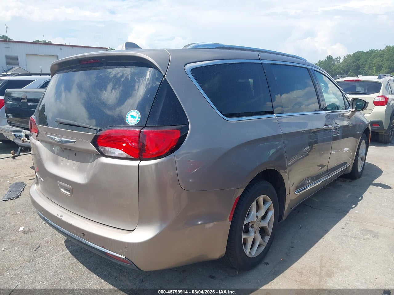 2017 CHRYSLER PACIFICA TOURING-L PLUS · 4/11