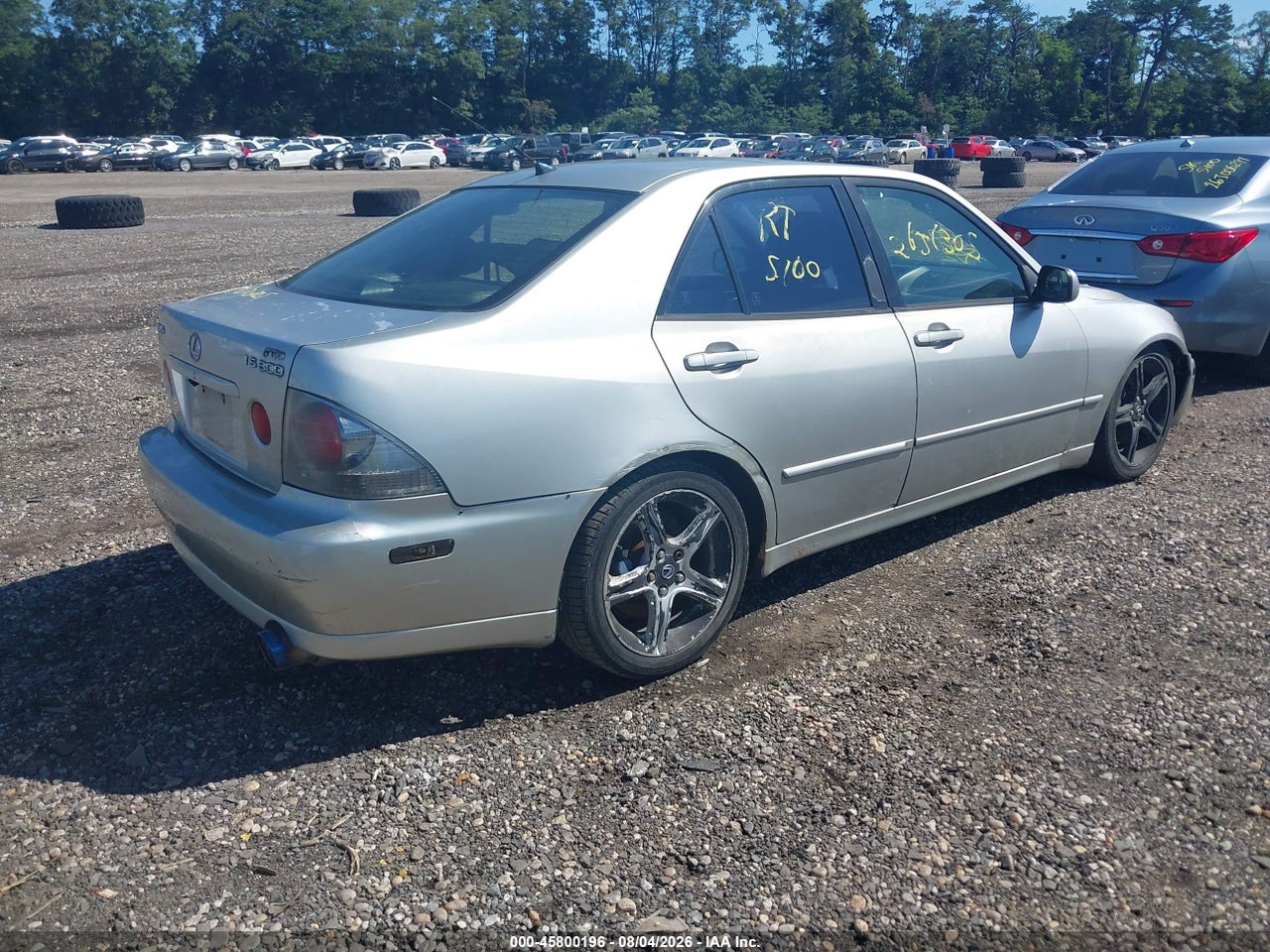 2002 LEXUS IS 300   · 4/10