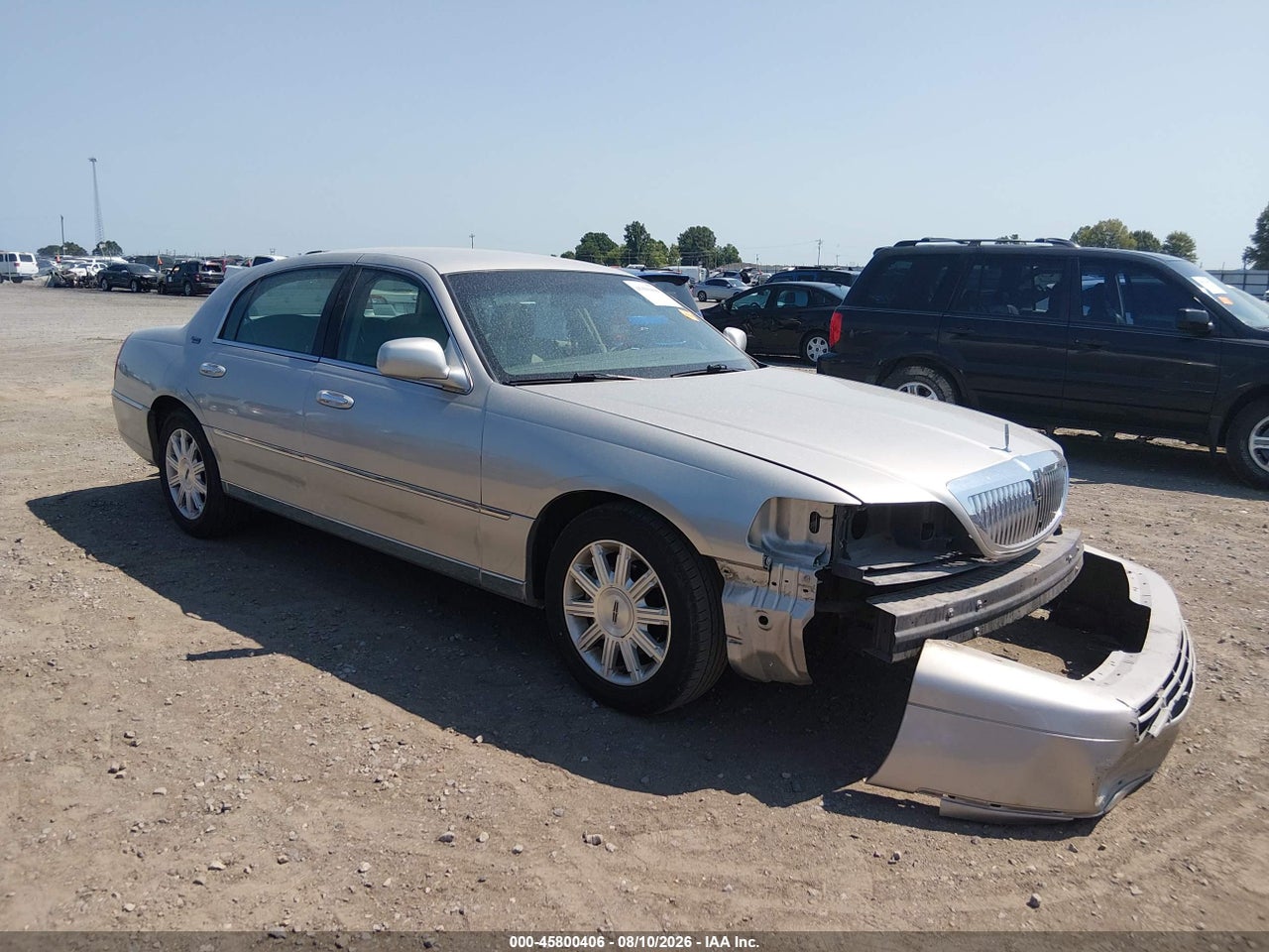 2LNHM82V38X****** · 2008 LINCOLN TOWN CAR SIGNATURE LIMITED