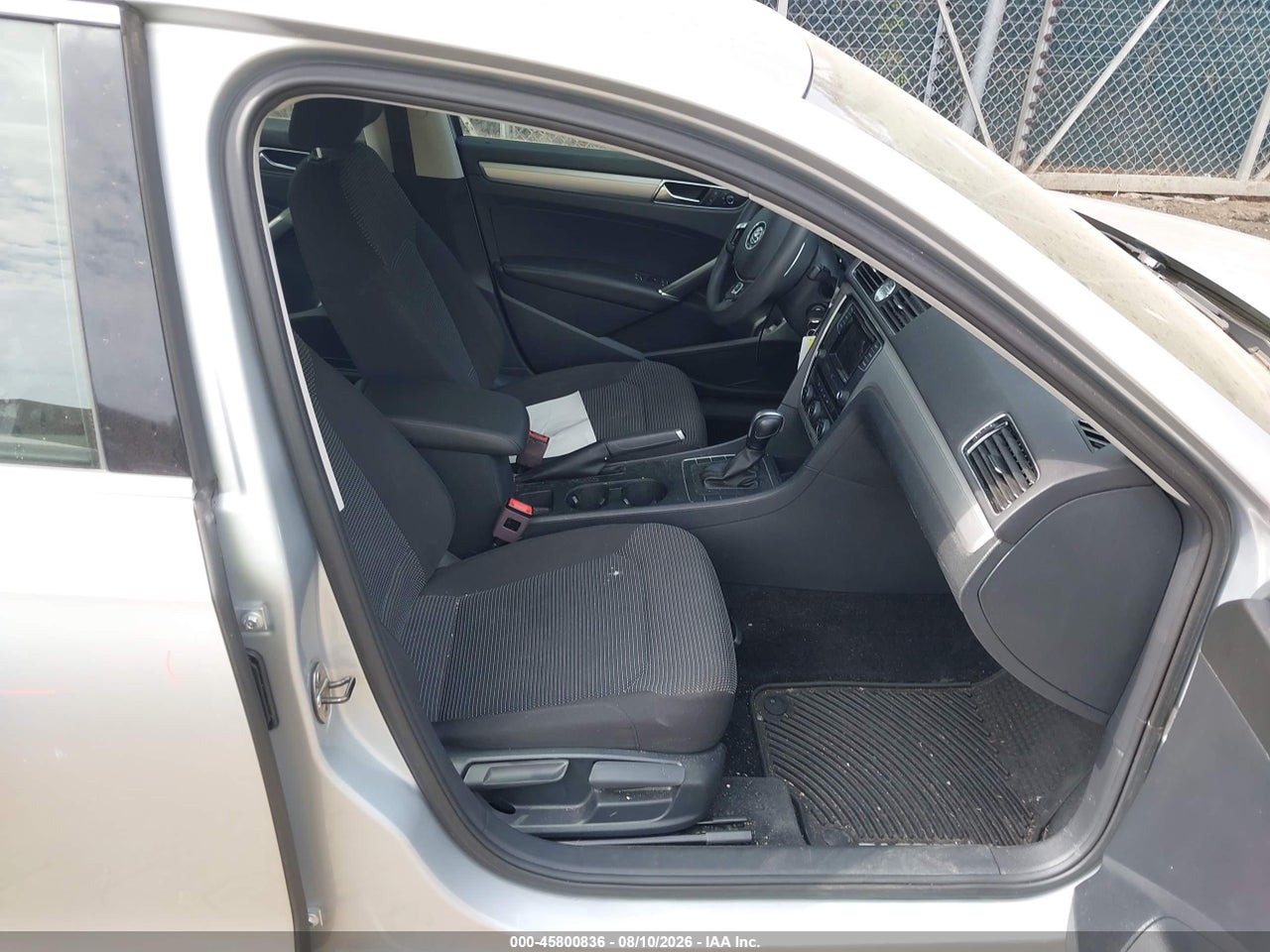 2017 VOLKSWAGEN PASSAT S · 5/11