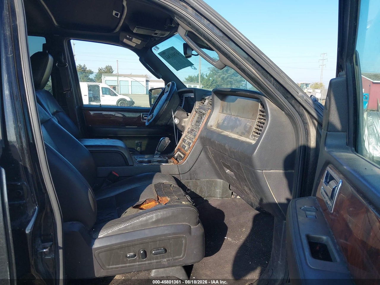 2011 LINCOLN NAVIGATOR   · 5/11