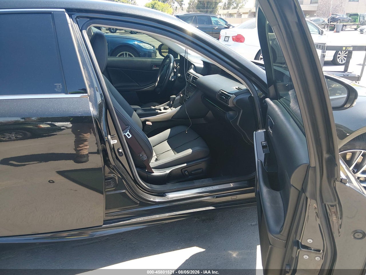 2020 LEXUS IS 300 · 5/11