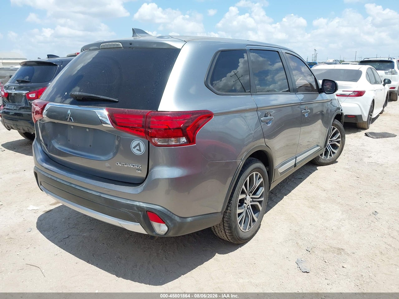 2018 MITSUBISHI OUTLANDER SE · 4/11