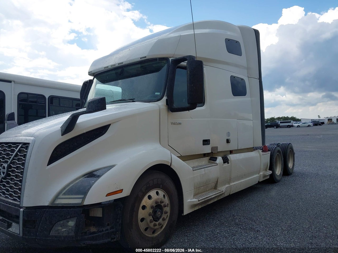 2020 VOLVO VNL   · 2/4