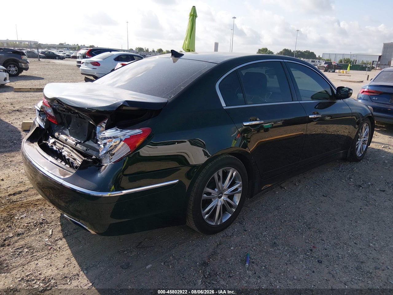 2012 HYUNDAI GENESIS 3.8 · 4/11