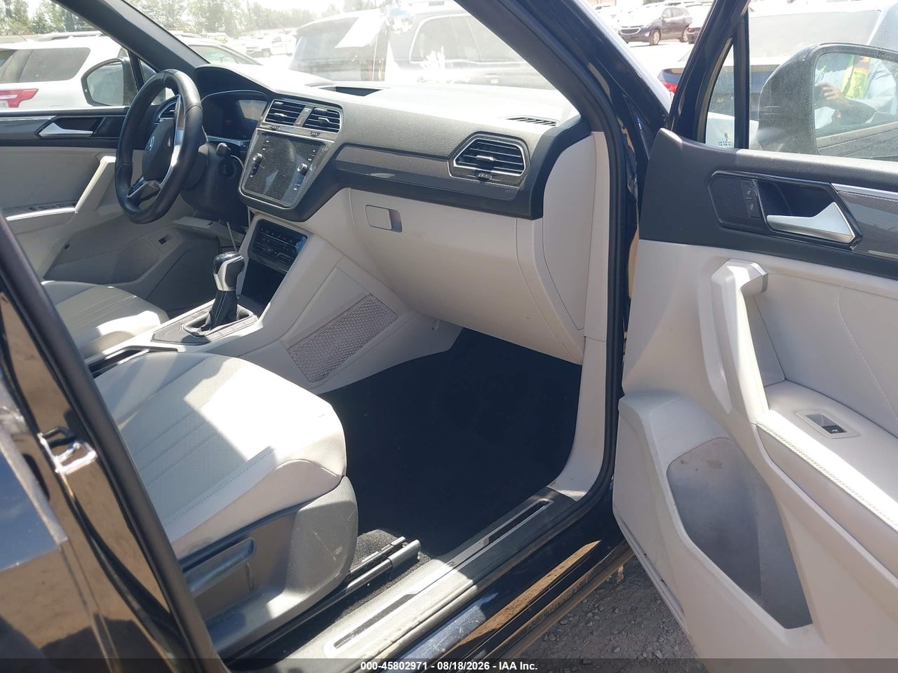2024 VOLKSWAGEN TIGUAN 2.0T SE R-LINE BLACK · 5/11
