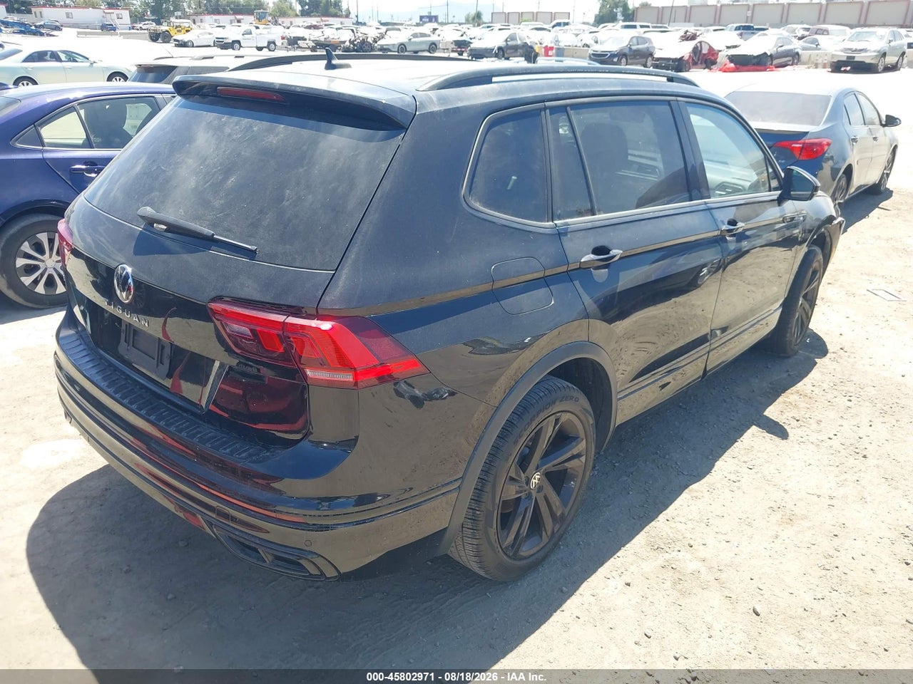 2024 VOLKSWAGEN TIGUAN 2.0T SE R-LINE BLACK · 4/11