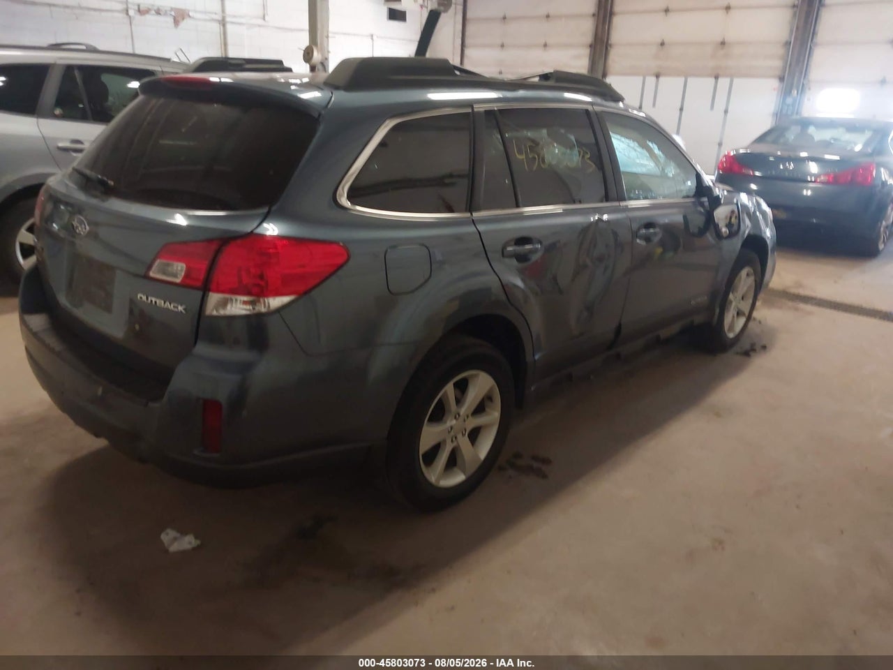 2013 SUBARU OUTBACK 2.5I PREMIUM · 4/10