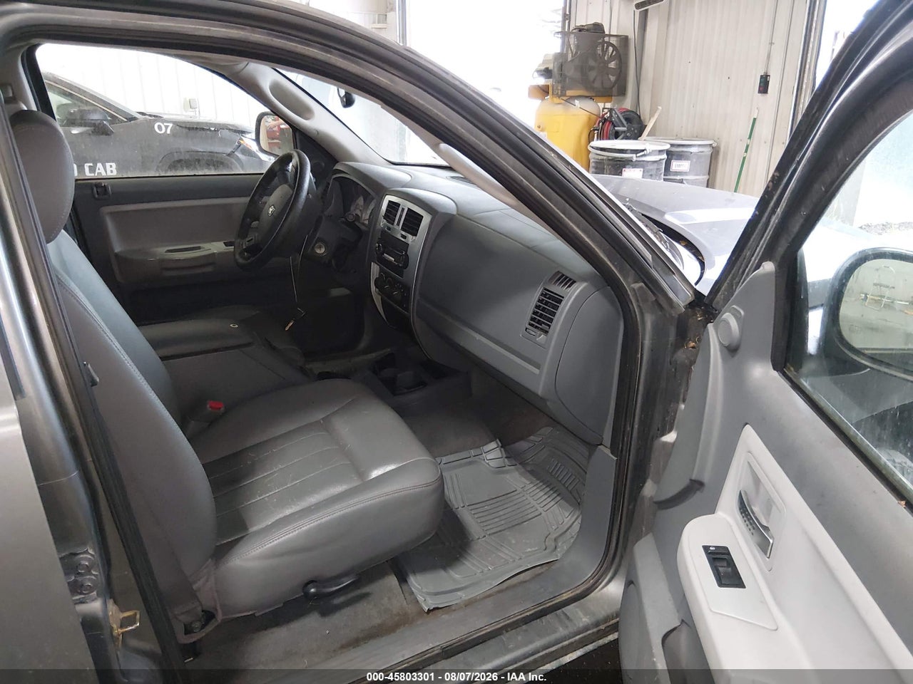 2005 DODGE DAKOTA LARAMIE · 5/11