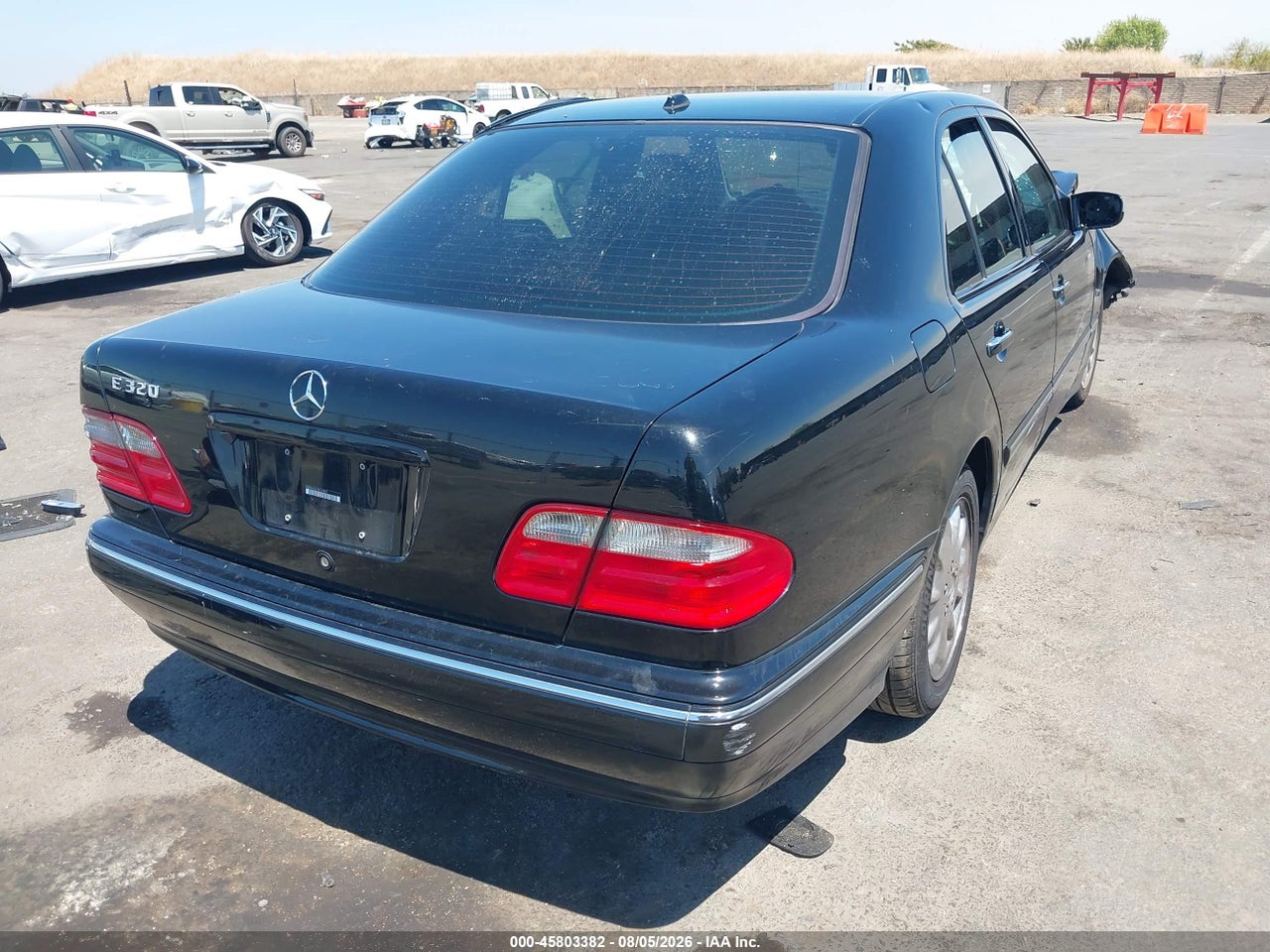 2001 MERCEDES-BENZ E 320 · 4/11