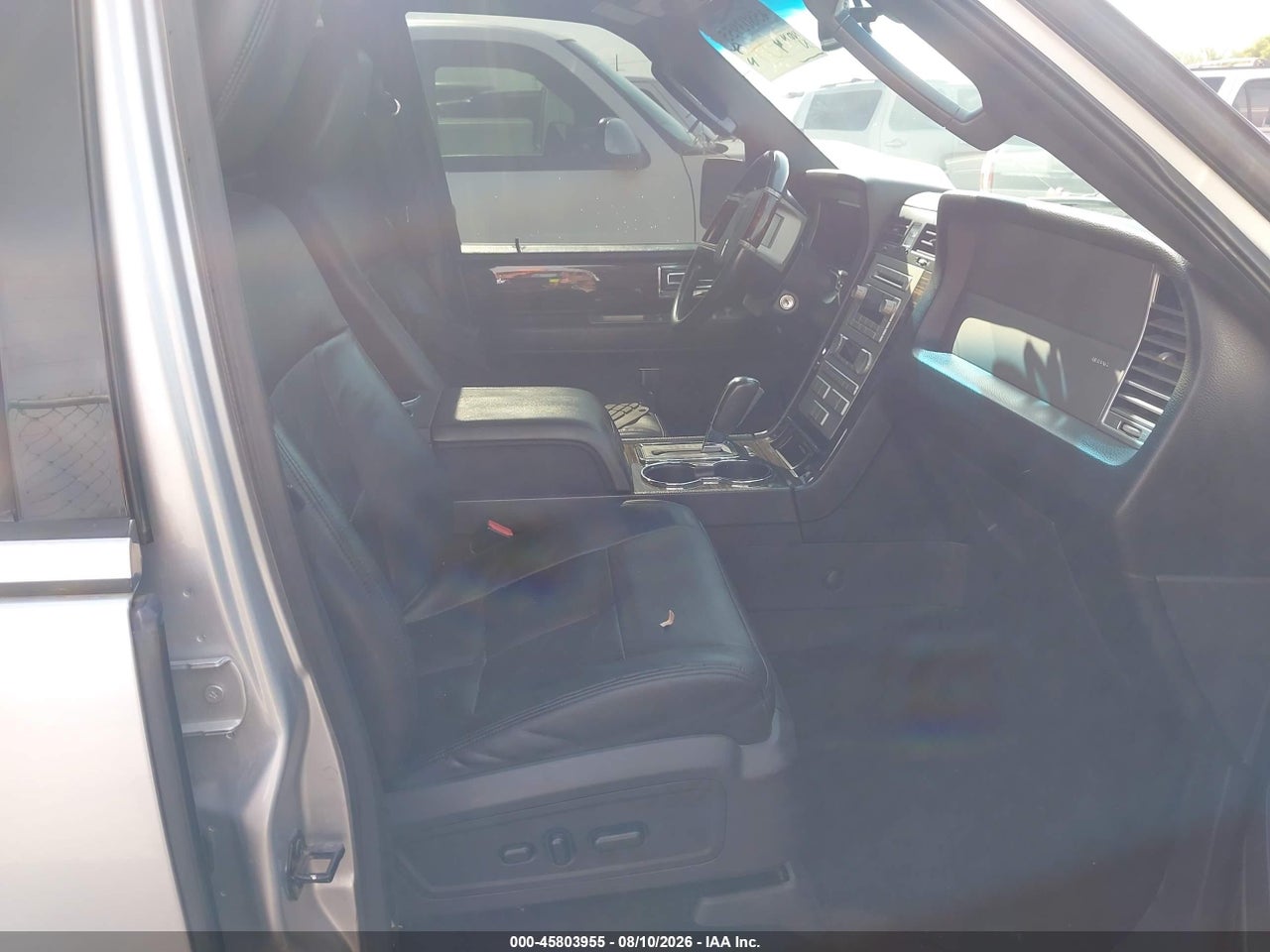 2010 LINCOLN NAVIGATOR · 5/11