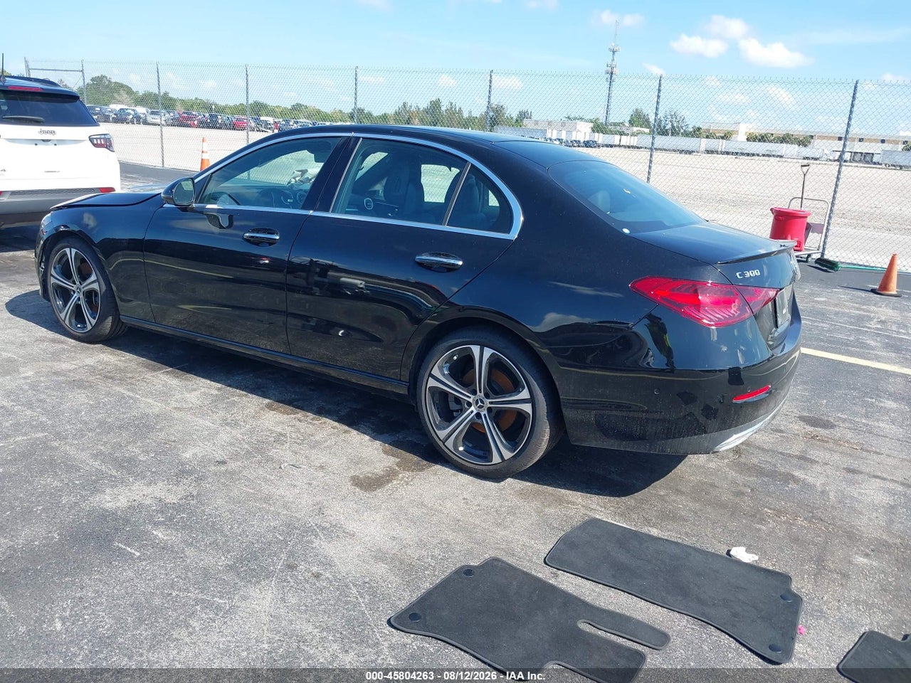 2026 MERCEDES-BENZ C 300 · 3/11