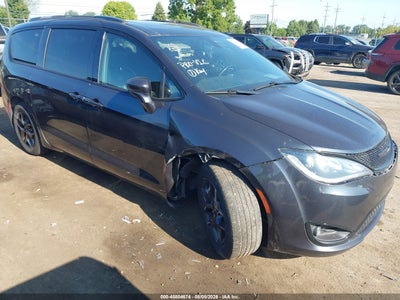 2C4RC1GGXKR****** · 2019 CHRYSLER PACIFICA LIMITED