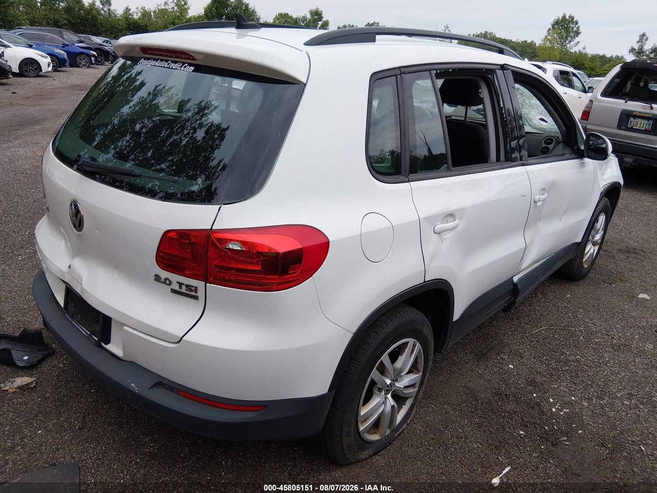 2015 VOLKSWAGEN TIGUAN S · 4/11