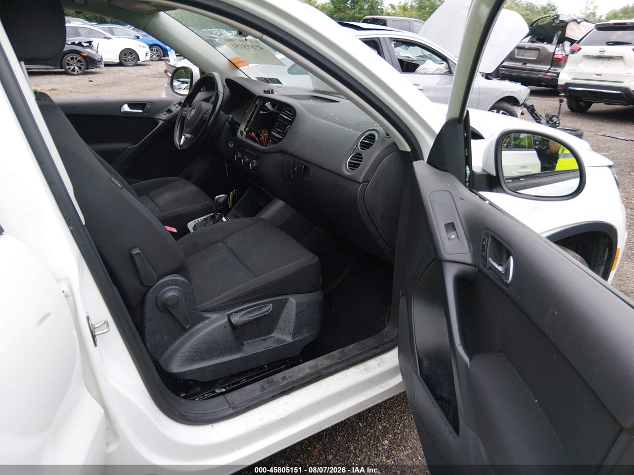 2015 VOLKSWAGEN TIGUAN S · 5/11