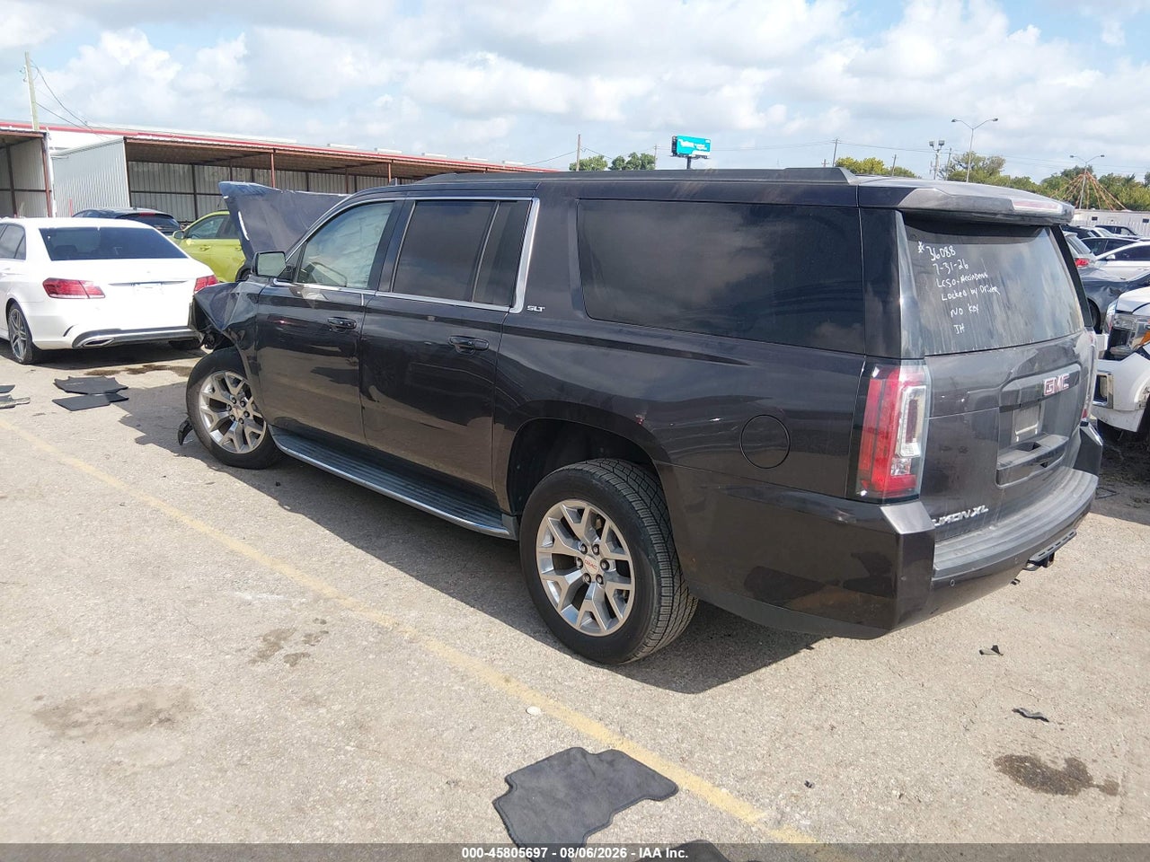 2016 GMC YUKON XL SLT · 3/10