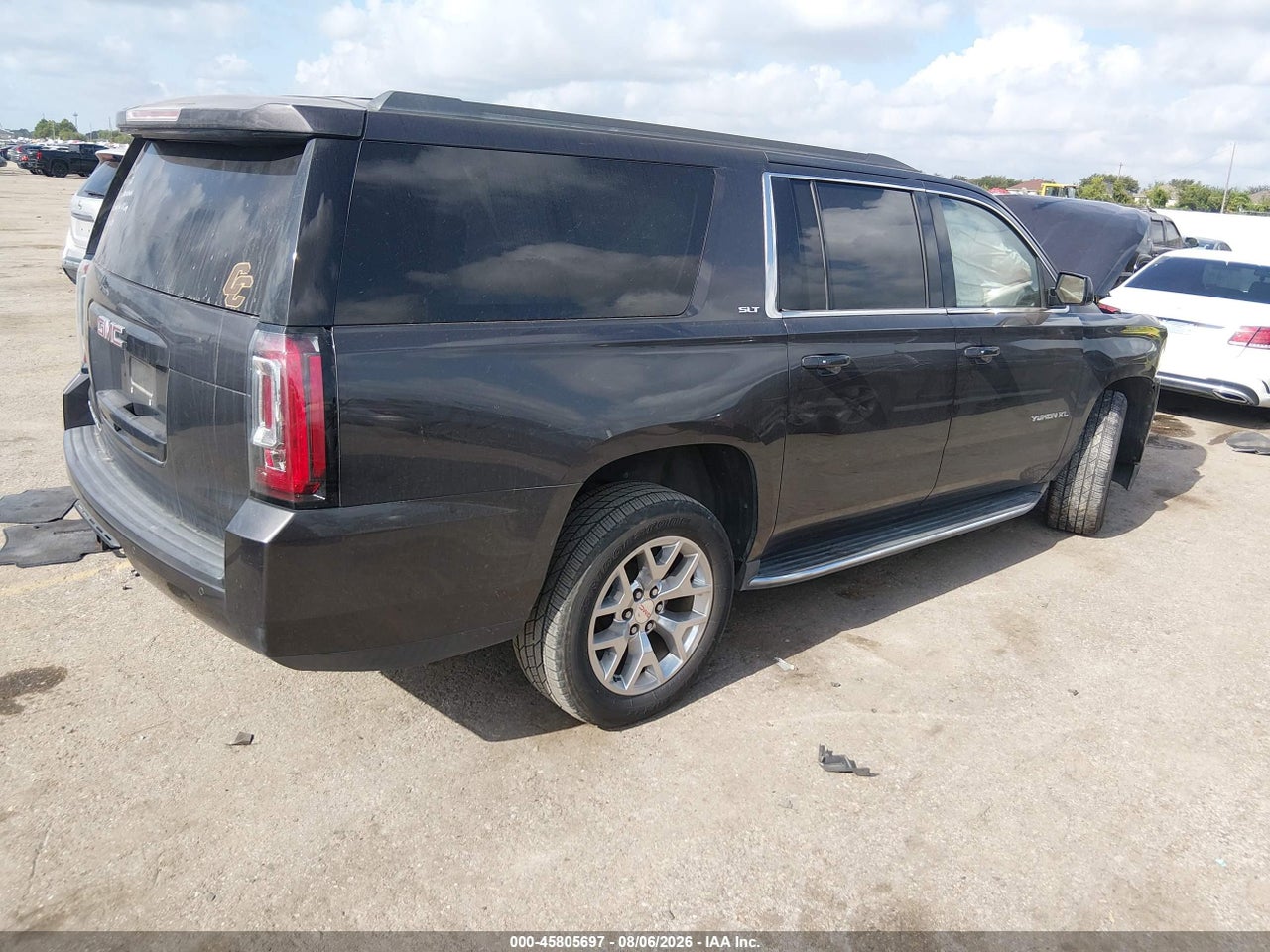 2016 GMC YUKON XL SLT · 4/10