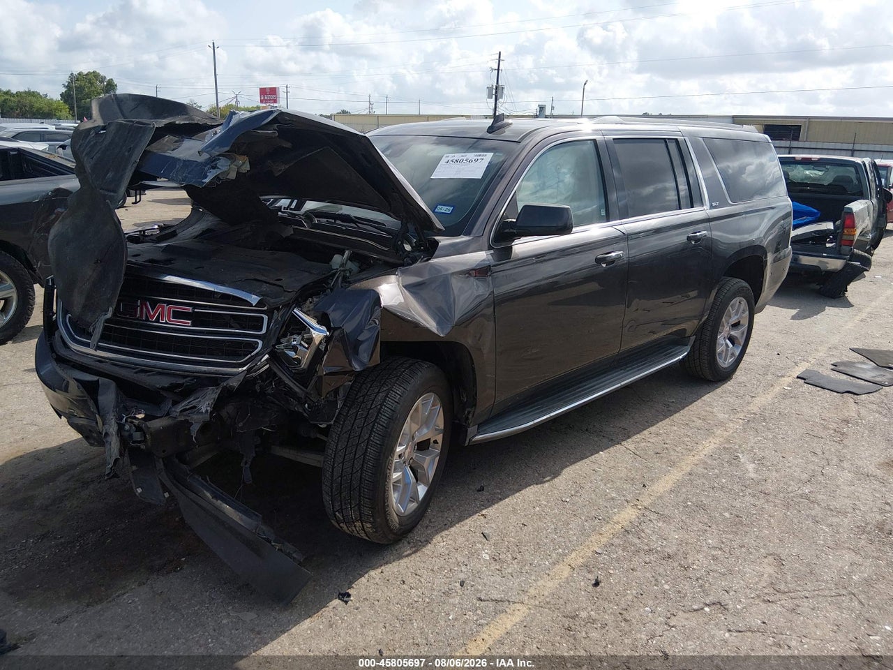 2016 GMC YUKON XL SLT · 2/10