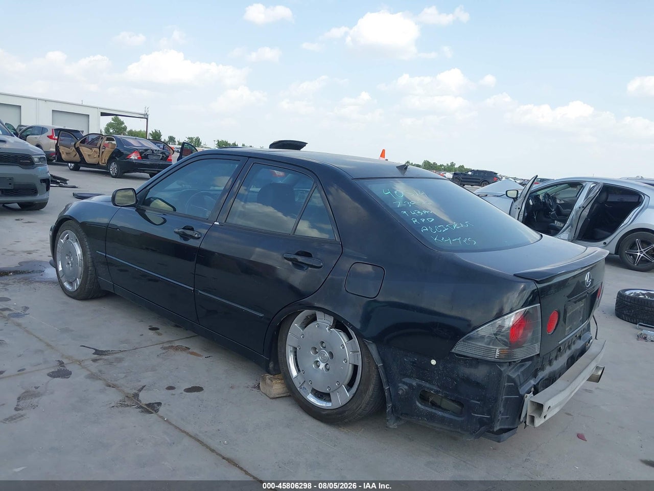 2002 LEXUS IS 300 BASE W/5-SPEED MANUAL · 3/11